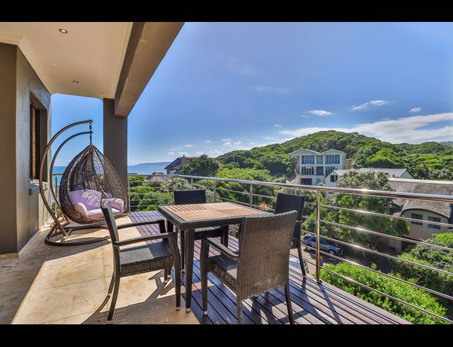 4 BEDROOM HOUSE FOR SALE IN WILDERNESS CENTRAL